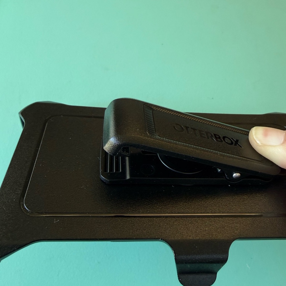 OtterBox Black iPhone 13/14/15 Belt Holster ONLY - Picture 4 of 13